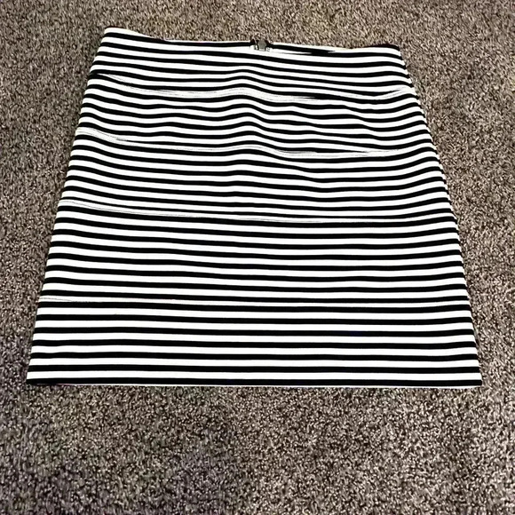 PINK Victoria's Secret Dresses & Skirts - PINK Victoria Secret mini skirt black and white stripe classic Size small summer